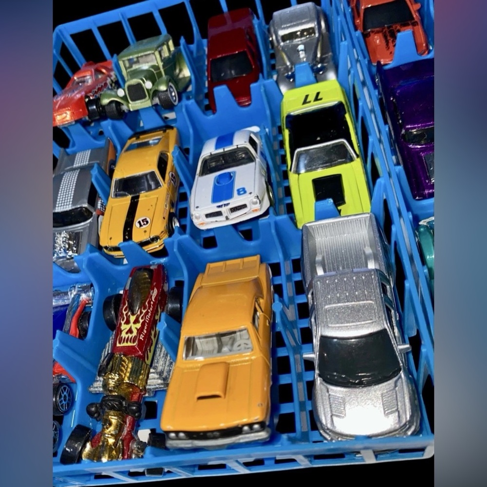 33 Hot Wheels vintage collection lot diecast vehicle hotwheels w/ 2 dividers - Picture 16 of 16